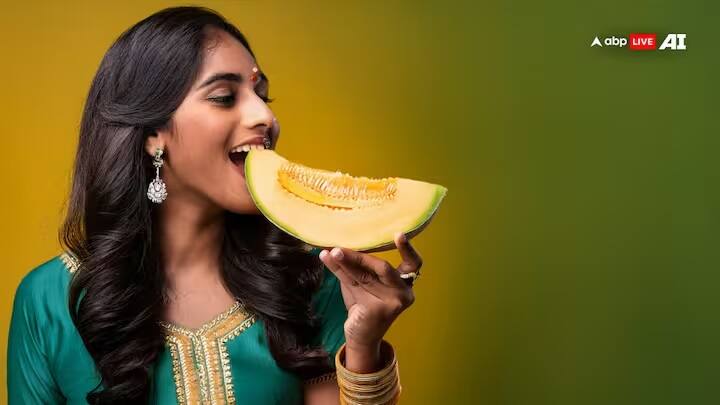 Foods to Avoid with Melon: શક્કર ટેટી સાથે આ વસ્તુ પણ ખાશો તો સાવાધન, થઇ જશે મૃત્યુ If you eat this along with sugary sweets, you will die Foods to Avoid with Melon: શક્કર ટેટી સાથે આ વસ્તુ પણ ખાશો તો સાવાધન, થઇ જશે મૃત્યુ