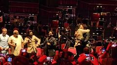 ఎన్టీఆర్‌కు రామ్ చరణ్ ముద్దు - ఇది కదా ఫ్రెండ్ షిప్ అంటే.. చిరంజీవి, బాలకృష్ణ 'నాటు నాటు'కు స్టెప్పులేస్తే?