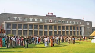 ऑनलाईन सुरा मागवला, स्वतःचा गळा चिरला; भोपाळ AIIMS मध्ये शिकणाऱ्या बीडच्या मुलाची पुण्यात आत्महत्या