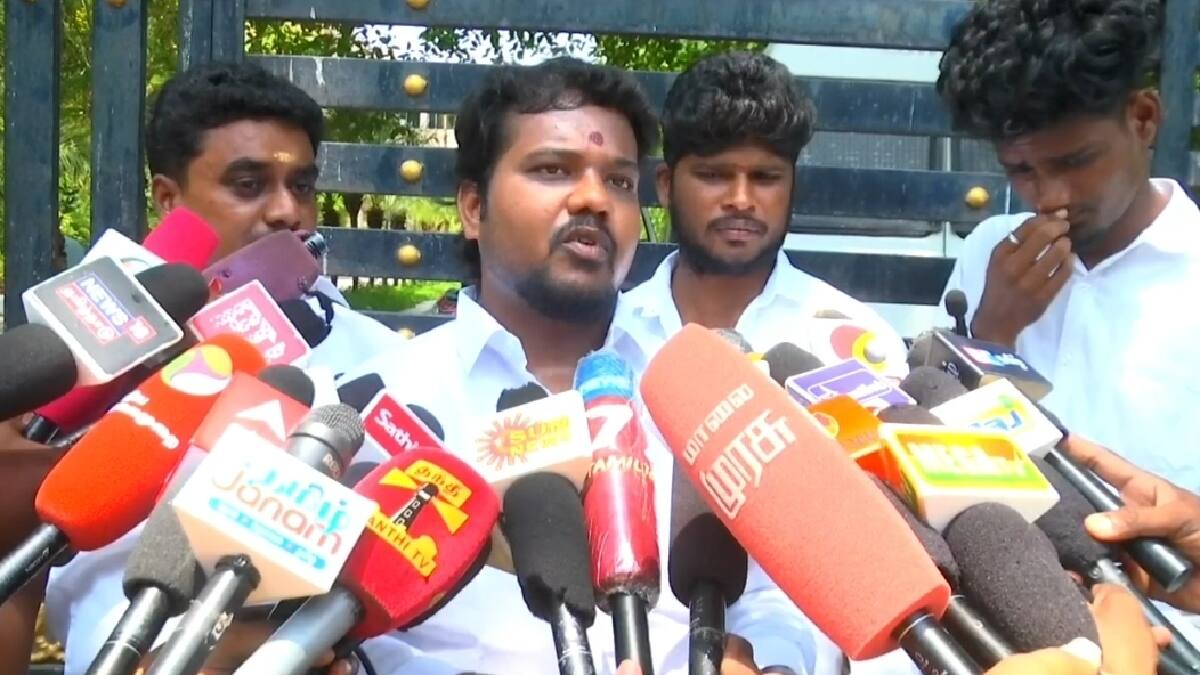 சர்ச்சையில் சிக்கிய நடிகர் சந்தானம்... டிடி நெக்ஸ்ட் லெவல் படத்திற்கு தடை?