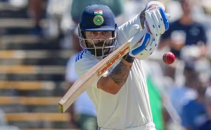 વિદેશી ટેસ્ટ પ્રવાસ પર ચાર સદી ફટકારનાર પ્રથમ ભારતીય - વિરાટ કોહલી વિદેશી પ્રવાસ પર ચાર સદી ફટકારનાર પ્રથમ ભારતીય ખેલાડી છે. તેણે 2014-15ના ઓસ્ટ્રેલિયા પ્રવાસમાં 4 સદી ફટકારી હતી. આ ઉપરાંત, તેણે 2016-17 ઇંગ્લેન્ડ શ્રેણીમાં ચાર સદીની ઇનિંગ્સ પણ રમી હતી.