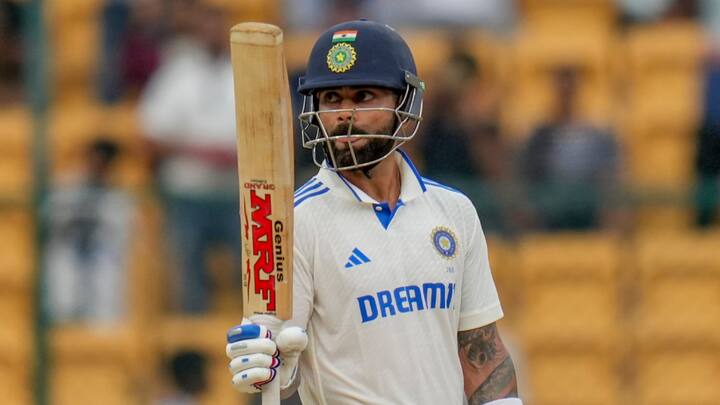 विराट कोहली ने सोमवार को टेस्ट क्रिकेट को अलविदा कह दिया है. इस फॉर्मेट में उन्होंने 30 शतक लगाए हैं. टेस्ट में शतक के मामले में कोहली से सिर्फ तीन भारतीय खिलाड़ी आगे हैं.