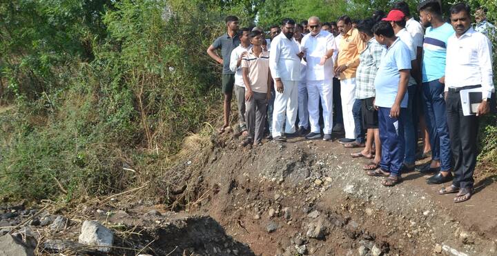 रविवारी सायंकाळी कृषी मंत्री माणिकराव कोकाटे यांनी सिन्नर तालुक्यातील काही भागांना भेट देऊन अवकाळी पावसाने झालेल्या नुकसानीची पाहणी केली.