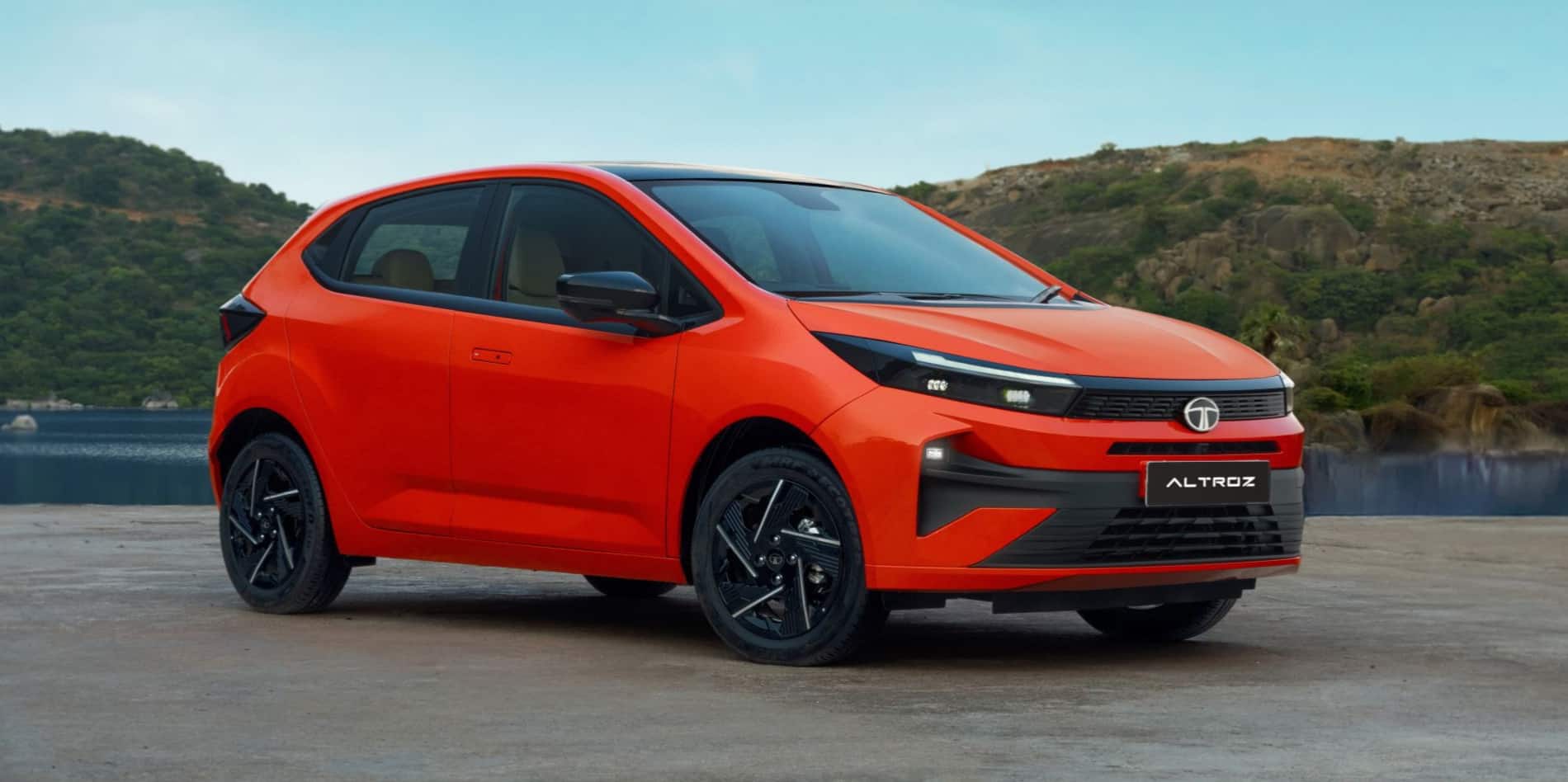 टाटा ने अपनी नई Altroz में भर-भरकर दिए हैं फीचर्स, लॉन्च से पहले उठ गया पर्दा, जानें डिटेल्स