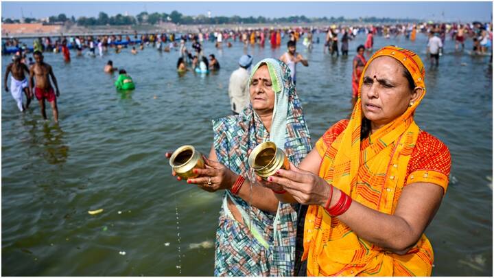 Thousands of devotees thronged Prayagraj on the occasion of Buddha Purnima on May 12. Women were seen offering prayers and seeking blessings at the confluence of the Ganga, Yamuna, and the Saraswati. (Image Source: PTI)