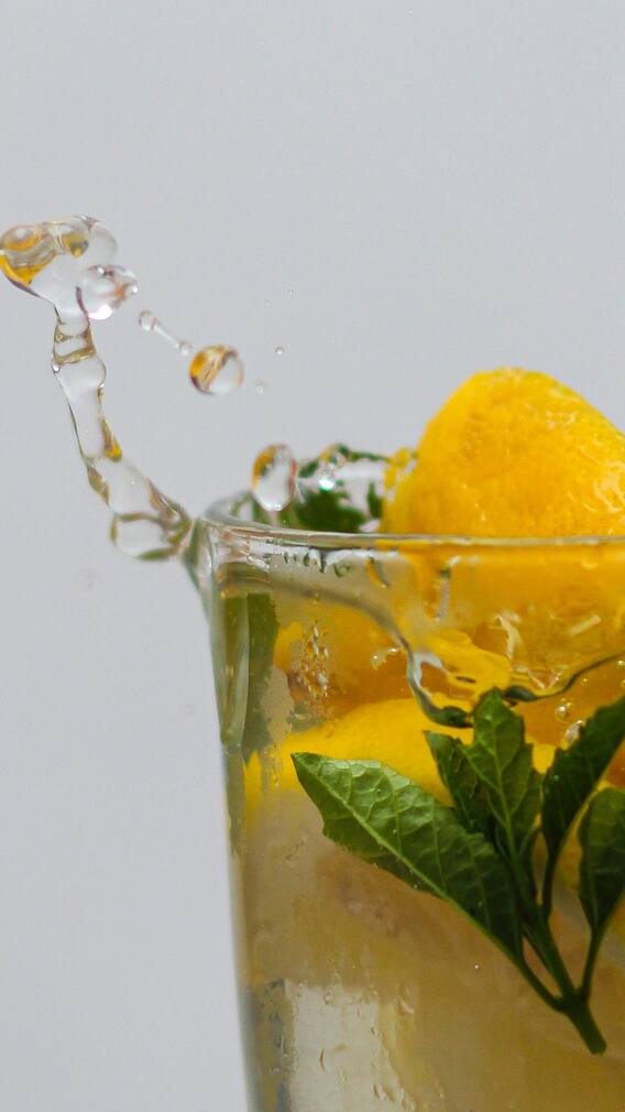 லெமன் புதினா வாட்டர் குடிங்க.. உடலில் மாற்றத்தை பாருங்க..