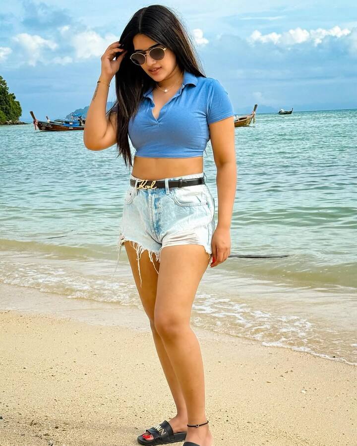 Sravanthi Chokkarapu Instagram Photos: బాలీవుడ్ భామ లేదంటే టాలీవుడ్ హీరోయిన్ కాదు... ఫోటోలో ఉన్నది తెలుగు అమ్మాయి, యాంకర్ స్రవంతి చోకరపు. (Image Courtesy: sravanthi_chokarapu / Instagram)