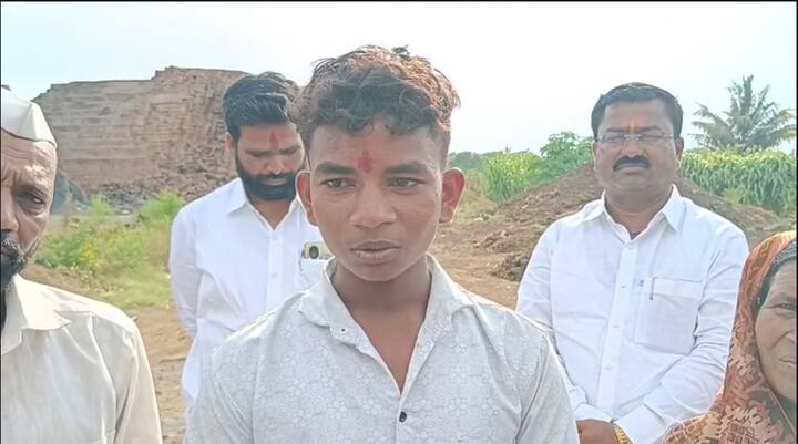 पस्तीस टक्के गुण घेऊन महाविद्यालयीन शिक्षणाची पहिली पायरी चढणाऱ्या विशालने आता पुढे चांगले मार्क मिळवणार असल्याचे सांगितले आहे.