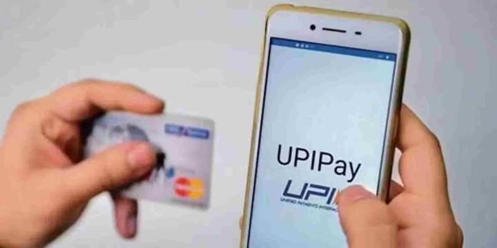 आजकल ज़्यादातर लोग डिजिटल ट्रांजैक्शन के लिए थर्ड पार्टी यूपीआई ऐप्स जैसे फोनपे और पेटीएम पर निर्भर हैं. इन ऐप्स का यूज़र बेस बैंकिंग ऐप्स से कहीं बड़ा है. बीते कुछ हफ्तों में यूपीआई से जुड़ी ऐसी कई समस्याएं सामने आ चुकी हैं. पिछली बार आई खराबी को एनपीसीआई ने ‘तकनीकी गड़बड़ी’ बताया था लेकिन इस बार अब तक कोई स्पष्टीकरण नहीं दिया गया है.