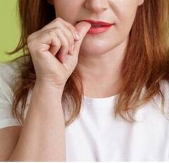 ਨਹੁੰ ਚਬਾਉਣ ਦੀ ਆਦਤ, ਤੁਹਾਨੂੰ ਖੜ੍ਹਾ ਕਰ ਦਿੰਦੀ ਬਿਮਾਰੀਆਂ ਦੇ ਦਰਵਾਜ਼ੇ ਦੇ ਅੱਗੇ, ਜਾਣੋ ਨੁਕਸਾਨ