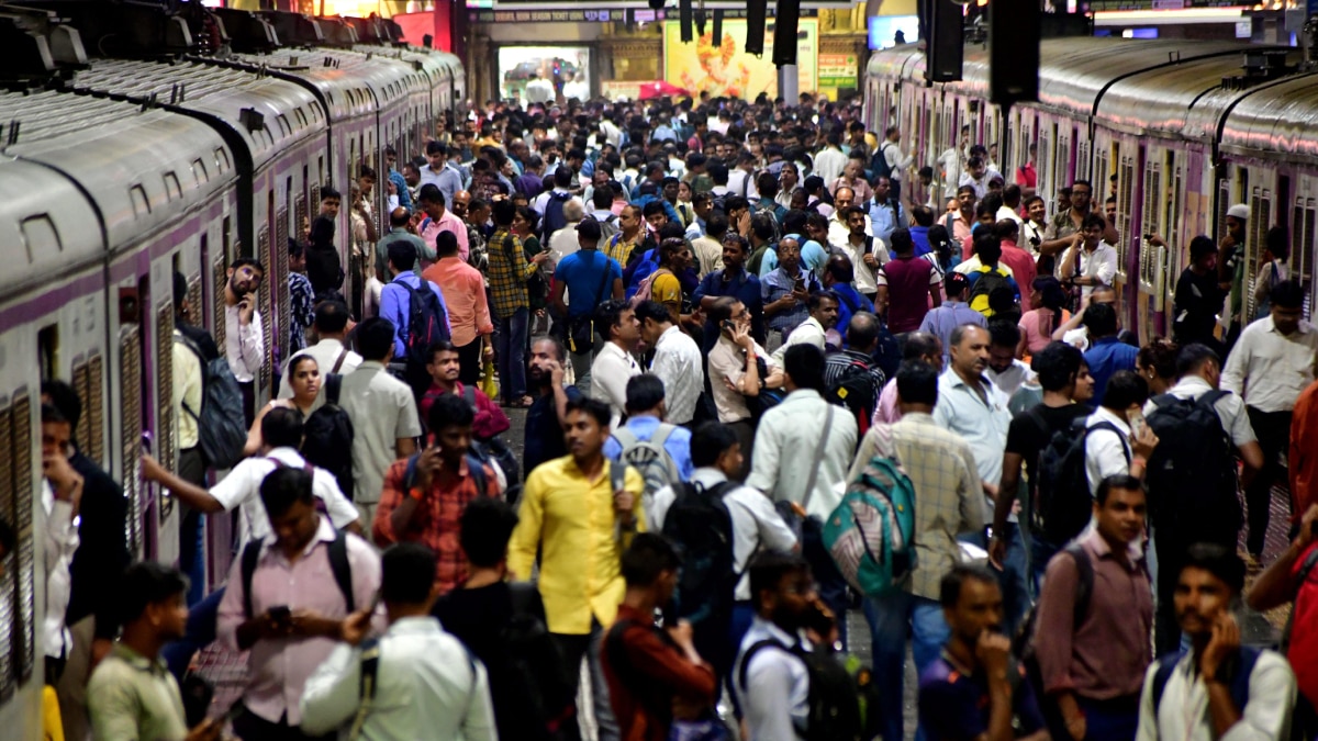 10 रुपये का टिकट और 10 हजार का इनाम, जानिए क्या है मध्य रेलवे की लकी स्कीम?