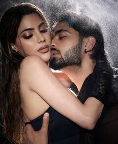 कभी किया किस तो कभी हग, निक्की तंबोली ने बॉयफ्रेंड के साथ क्लिक कराईं ऐसी ऐसी तस्वीरें, देखकर आ जाएगी शर्म