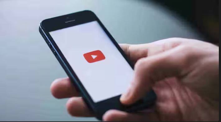 ਉਦਾਹਰਣ ਵਜੋਂ, ਜੇ ਤੁਹਾਡਾ ਵੀਡੀਓ ਵਿਦਿਅਕ ਹੈ ਅਤੇ ਜ਼ਿਆਦਾਤਰ ਦਰਸ਼ਕ ਵਿਦੇਸ਼ਾਂ ਤੋਂ ਆ ਰਹੇ ਹਨ, ਤਾਂ CPM (ਪ੍ਰਤੀ ਹਜ਼ਾਰ ਲਾਗਤ ਭਾਵ 1000 ਵਿਊਜ਼ 'ਤੇ ਕਮਾਈ) 100 ਰੁਪਏ ਤੱਕ ਹੋ ਸਕਦੀ ਹੈ। ਪਰ ਜੇਕਰ ਵੀਡੀਓ ਛੋਟਾ ਹੈ ਜਾਂ ਸਿਰਫ਼ ਮਨੋਰੰਜਨ ਲਈ ਹੈ, ਤਾਂ CPM 10 ਤੋਂ 20 ਰੁਪਏ ਦੇ ਵਿਚਕਾਰ ਹੋ ਸਕਦਾ ਹੈ।