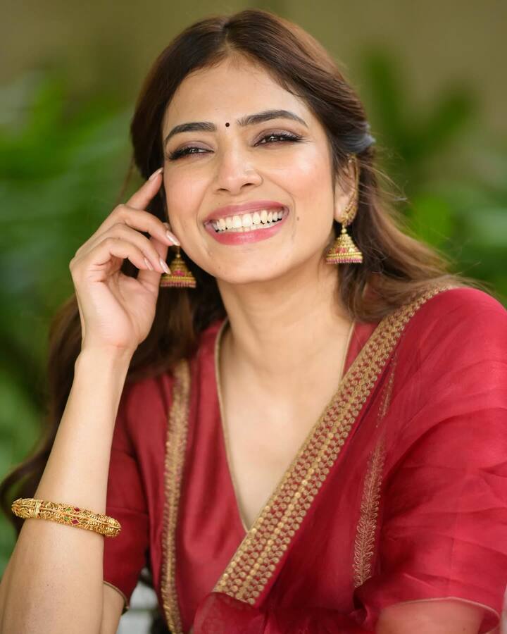 విజయ్ మాస్టర్, విక్రమ్ తంగలాన్ లో హీరోయిన్ గా నటించింది...త్వరలో రాజాసాబ్ తో తెలుగు ప్రేక్షకులను నేరుగా పలకరించబోతోంది