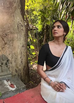 सफेद साड़ी में सादगी भरा अंदाज, केरल की खूबसूरती के बीच मालविका मोहनन की तस्वीरों ने इंटरनेट पर लगाई आग