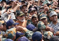 ਤੜਕਸਾਰ ਆਦਮਪੁਰ ਏਅਰਬੇਸ ਪਹੁੰਚੇ ਪ੍ਰਧਾਨ ਮੰਤਰੀ ਨਰਿੰਦਰ ਮੋਦੀ, ਹਵਾਈ ਸੈਨਾ ਦੇ ਜਵਾਨਾਂ ਨਾਲ ਕੀਤੀ ਮੁਲਾਕਾਤ