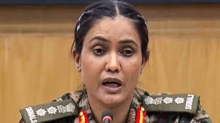 কর্নেল সোফিয়ার বাবা এবং দাদুও ভারতীয় সেনায় কর্মরত ছিলেন। তাঁর বক্তব্য, “দাদু বলতেন, ‘বয়ম রাষ্ট্র জাগরয়ম’, অর্থাৎ দেশের জন্য সজাগ থাকা, দেশ রক্ষার্থে এগিয়ে যাওয়া নাগরিকদের কর্তব্য।”