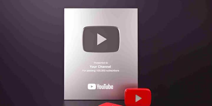 YouTube अपने क्रिएटर्स को उनकी उपलब्धियों के लिए ‘Creator Awards’ देता है जिन्हें प्ले बटन भी कहा जाता है. इनका मुख्य उद्देश्य चैनल की ग्रोथ को सम्मानित करना होता है. Silver Play Button तब दिया जाता है जब यूट्यूब चैनल के 1 लाख (100K) सब्सक्राइबर्स पूरे हो जाते हैं. यह एक मेटल प्लेटेड अवॉर्ड होता है जिस पर चैनल का नाम लिखा होता है.