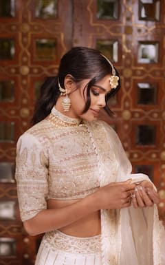 ક્રીમ ચણીયા-ચોળીમાં પ્રિયંકા ચાહરનો સૌથી બૉલ્ડ લૂક