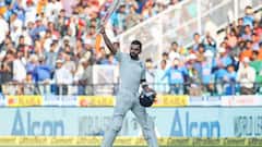 Virat Kohli: টেস্ট অবসরের পরের দিনই স্ত্রী অনুষ্কাকে নিয়ে বৃন্দাবনের আশ্রমে হাজির বিরাট কোহলি