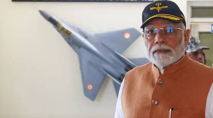 આદમપુર એરબેઝ ભૌગોલિક રીતે સંવેદનશીલ વિસ્તારમાં આવેલું છે. તેને ચીન અને પાકિસ્તાન બંને મોરચે ઝડપી જવાબ આપવા માટે તૈયાર રાખવામાં આવ્યું છે. આદમપુર એરબેઝની મુલાકાત લીધા પછી વડાપ્રધાન મોદી દિલ્હી પાછા ફર્યા છે અને હવે તેઓ 7 લોક કલ્યાણ માર્ગ (7LKM) ખાતેના તેમના સત્તાવાર નિવાસસ્થાને હાજર છે.