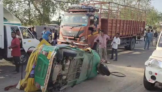 કડીમાં આઇસર-રિક્ષા વચ્ચે ગમખ્વાર અકસ્માત, 4 લોકોના મોત નિપજ્યાં