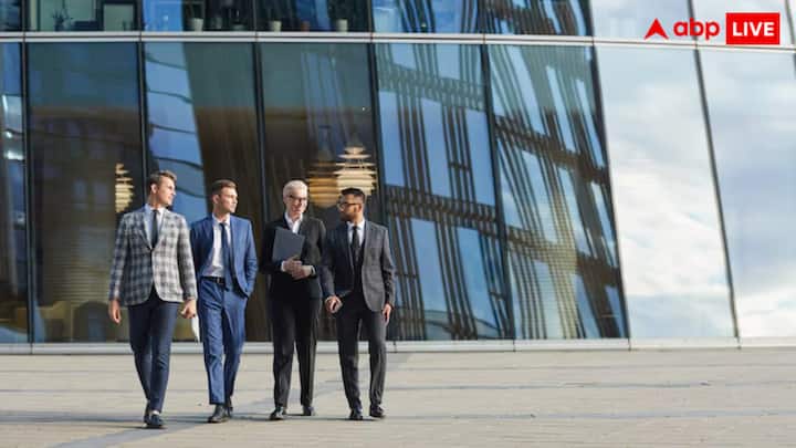 इसके अलावा जॉइनिंग वाले दिन iPhone के अलावा लैपटॉप भी दिया जाता है. स्वीडन में काम और जीवन के बीच बैलेंस बनाए रखने को प्राथमिकता दी जाती है.