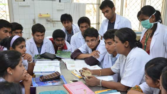 தமிழகத்திலா இப்படி? 34 அரசு மருத்துவ கல்லூரிகளில் பேராசிரியர்கள் பற்றாக்குறை - தீர்வு எப்போது?