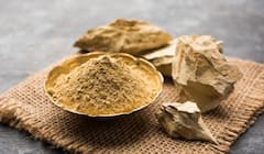 क्या गर्मी में चिपचिपी होने लगती है आपकी स्किन? इन नुस्खों से करें इसका इलाज