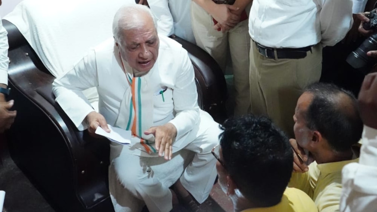 शहीद सब इंस्पेक्टर के परिजनों से मिले राज्यपाल, मोहम्मद इम्तियाज के नाम पर बनेगा हॉस्पिटल