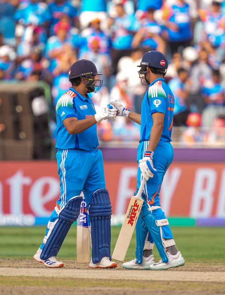 भारतीय टीम के सिलेक्शन से लेकर खिलाड़ियों के फीस तक सबकुछ बीसीसीआई करती है. बीसीसीआई के सेंट्रल कॉन्ट्रैक्ट लिस्ट में शामिल होने वाले खिलाड़ियों की फीस अलग होती है, वहीं डोमेस्टिक खेलने वाले खिलाड़ियों को बीसीसीआई अलग फीस देती है.