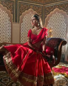Mouni Roy Photo: રેડ લહેંગા ચોલીમાં મહારાણી લાગી મૌની રોય, તસવીરોમાં જુઓ અભિનેત્રીનો રોયલ લુક