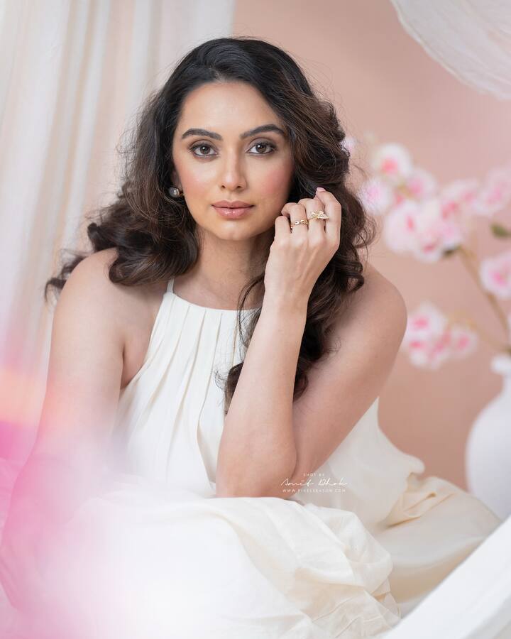या चित्रपटात तिने जीवन या तामिळ अभिनेत्यासोबत अभिनय केला होता. पण श्रुतीच्या अभिनयापेक्षा तिच्या बोल्डनेसचीच जास्त चर्चा झाली.