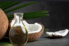 नहाने से पहले बालों में लगा लें ये चीजें, सॉफ्ट और चमकदार हो जाएंगे बाल