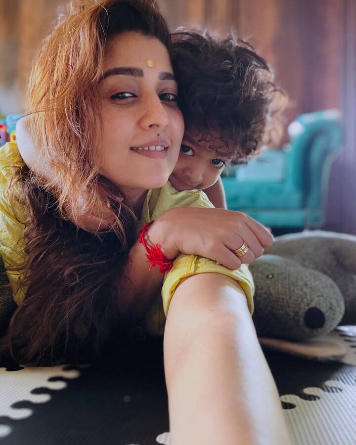 திருமணமான 4 மாதங்களில், வாடகை தாய் மூலமாக இவர்களுக்கு உலக் மற்றும் உயிர் என்ற இரட்டை குழந்தைகள் பிறந்தனர். காதல் திருமணத்திற்கு பிறகு இருவரும் ரொமான்டிக் ஜோடியாக வலம் வந்தது மட்டும் இன்றி, புகைப்படங்களையும் சமூக வலைதளங்களில் பதிவிட்டு வந்தனர்.