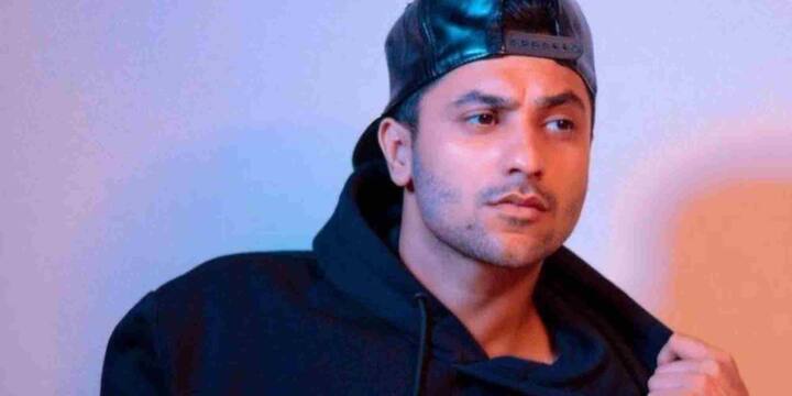 उनकी कुल संपत्ति 10-15 करोड़ रुपये के आसपास मानी जाती है. हर्ष ने हाल ही में अभिनय के क्षेत्र में भी कदम रखा है, जिससे उनकी आय में और इजाफा होने की संभावना है.