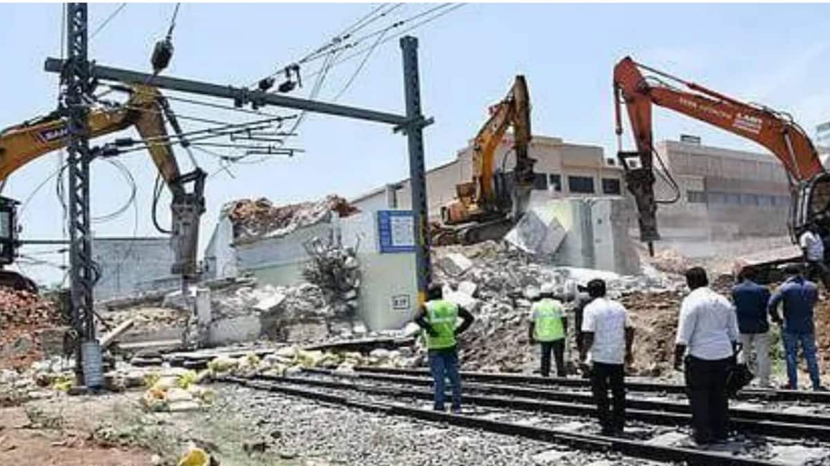 விடைபெறுகிறேன்... மாரீஸ் பாலம் முழுமையாக இடிக்கப்பட்டது: இந்தாண்டு இறுதிக்குள் புதிய பாலம்