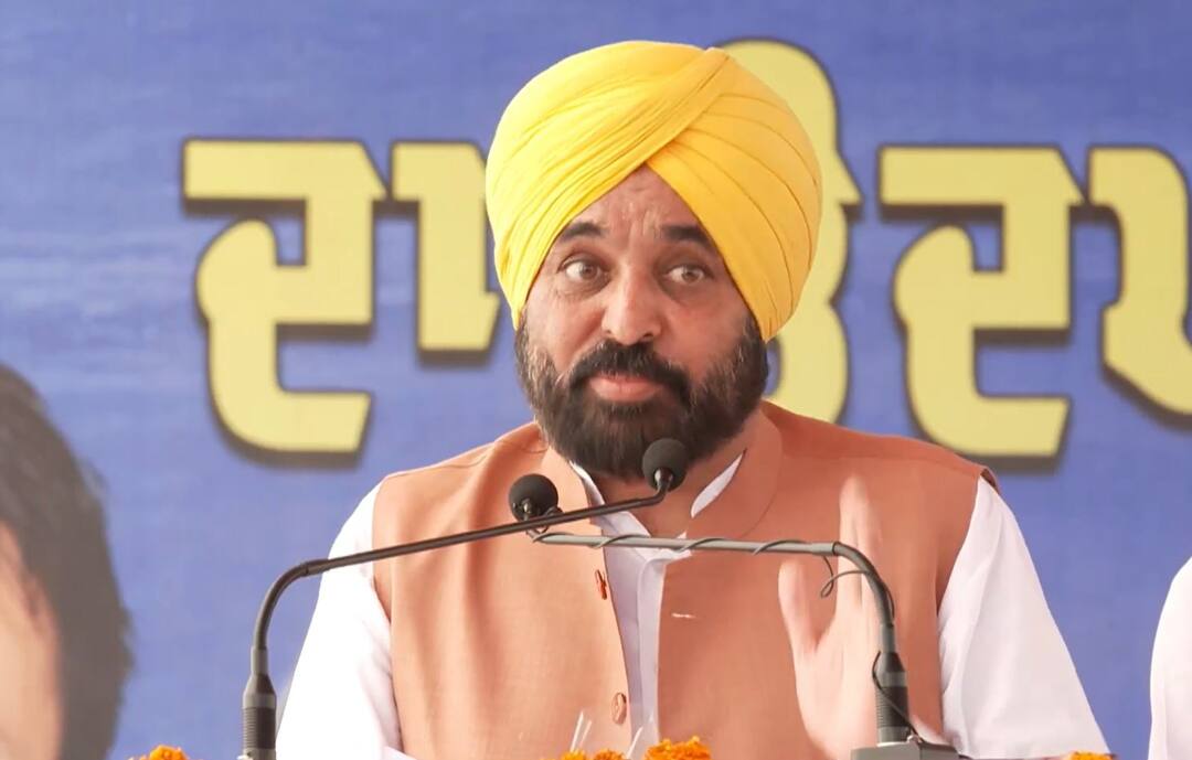 Traditional parties are jealous of me because I belong to a common family says CM Mann ਨਕਾਰਿਆ ਹੋਇਆ ਆਗੂ ਆਪਣੇ ਸਿਆਸੀ ਆਕਾਵਾਂ ਨੂੰ ਖ਼ੁਸ਼ ਕਰਨ ਲਈ ਸਾਡੇ ਵਿਰੁੱਧ ਉਗਲਦਾ ਰਹਿੰਦਾ ਜ਼ਹਿਰ, ਭਗਵੰਤ ਮਾਨ ਨੇ ਬਿੱਟੂ 'ਤੇ ਸਾਧੇ ਨਿਸ਼ਾਨੇ