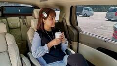 Hina Khan:  कोरियन लूकमध्ये हिना खान करतेय कोरिया सफर; पाहा फोटो!