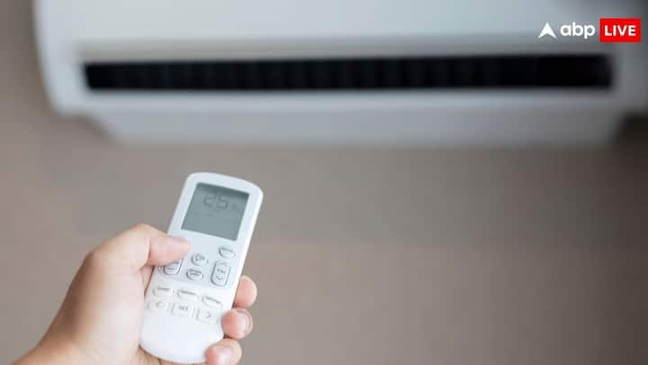 AC Electricity Bill Reducing Tips: अगर आप एसी का इस्तेमाल करते समय कुछ बातों को ध्यान में रखते हैं. तो फिर आप बिजली बचत कर सकते हैं. जानें क्या तरीके आजमा सकते हैं आप.