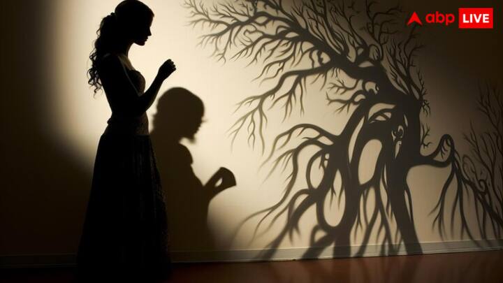 महिला के पति की तहरीर पर पत्नी और तांत्रिक के खिलाफ मुकदमा दर्ज किया गया. महिला की शादी कपिल लुकरा से 16 साल पहले हुई थी. कपिल ने बताया का कहना है कि महिला ने तांत्रिक मिता भाटिया के बहकावे में आकर मेरे बच्चे को नहर में फेंक दिया.