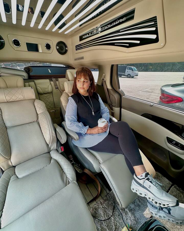 हिना खानने तिच्या इंस्टाग्राम अकाउंटवर तिच्या कोरिया ट्रिपचे फोटो शेअर केले आहेत. या फोटोंमध्ये अभिनेत्री खूपच गोंडस दिसत आहे.