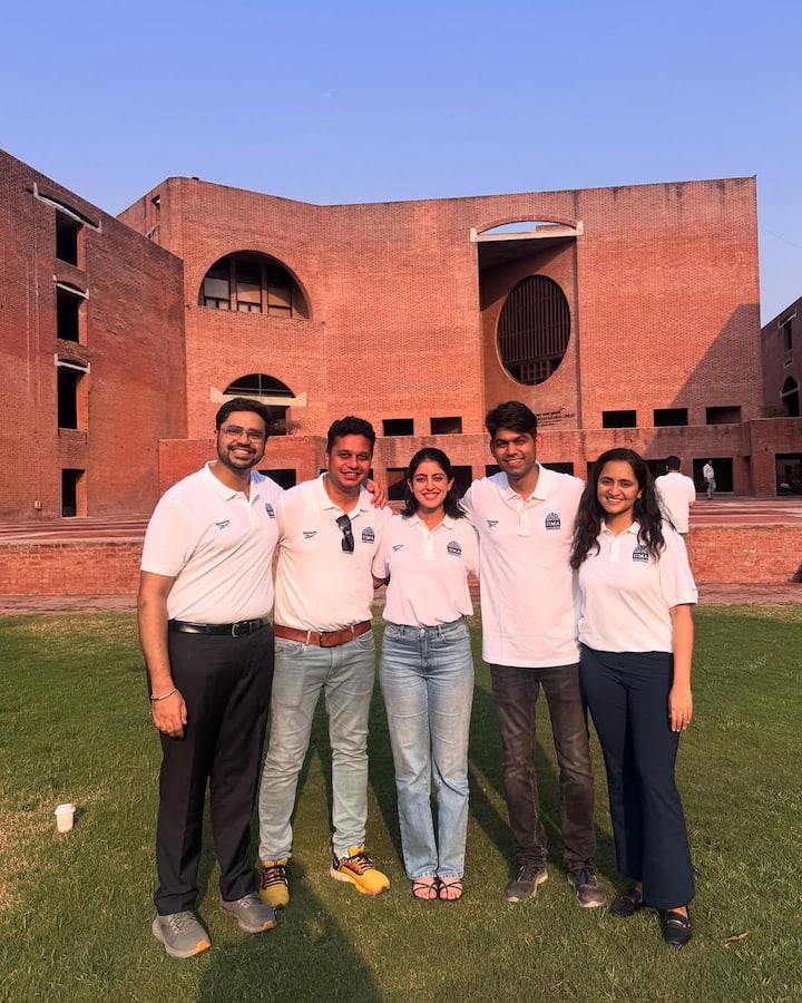 Navya's mother Shweta Nanda has also commented. He wrote Yama. Thousands of fans have liked Navya's post.