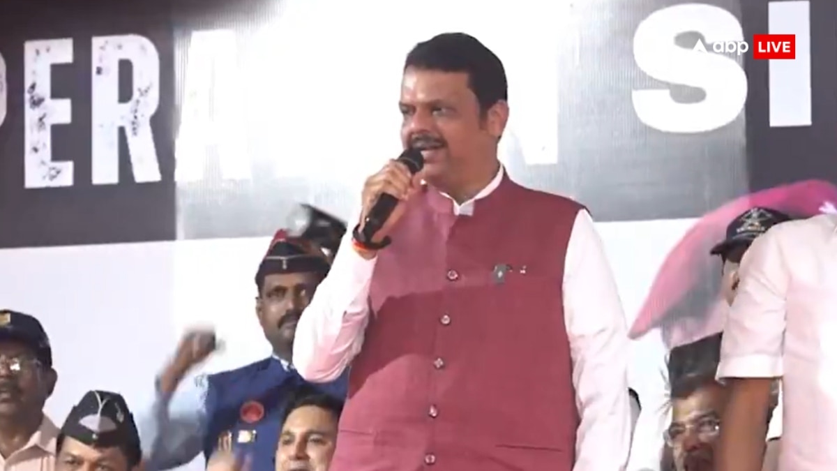 Watch: ‘सुन ले बेटा पाकिस्तान, बाप है तेरा हिंदुस्तान’, तिरंगा यात्रा में CM फडणवीस ने लगाए नारे