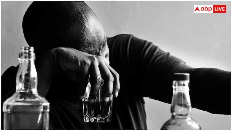 How long does death after drinking poisoned liquor know the reason जहरीली शराब पीने के कितनी देर बाद हो जाती है मौत? ये है सबसे बड़ी वजह