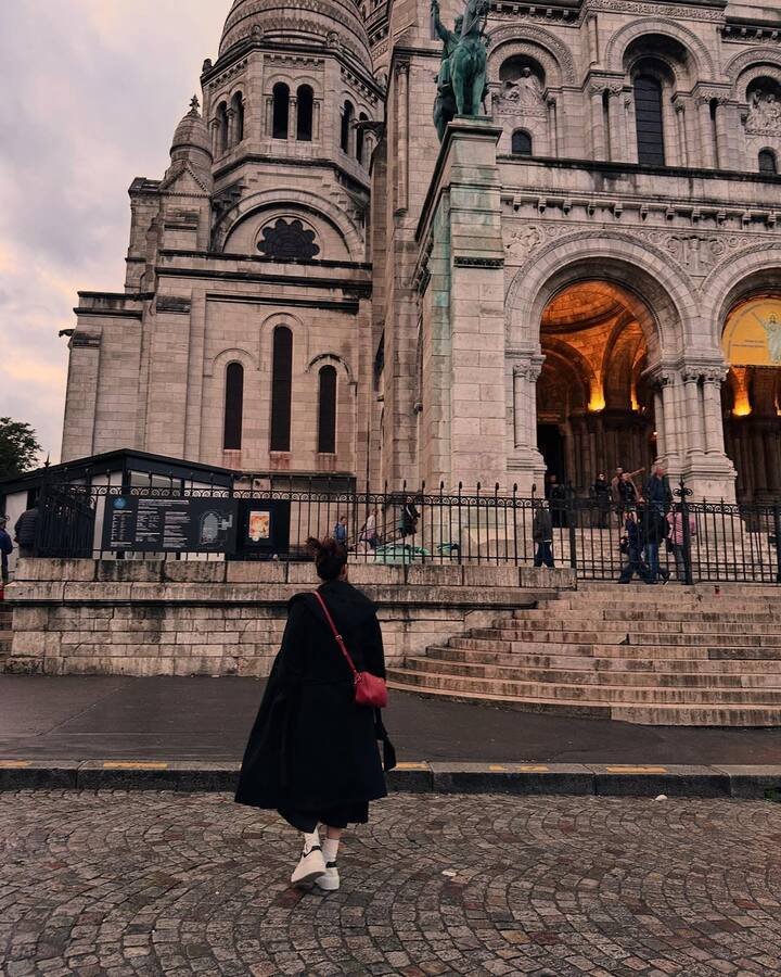 உண்மையில் விக்னேஷ் சிவன் தனது 'லவ் இன்சூரன்ஸ் கம்பெனி' படத்தில் பிஸியாக இருக்கிறார். இதனால் தான் அவர் போட்டோசெஷன்களில் இடம் பெறுவதில்லை.