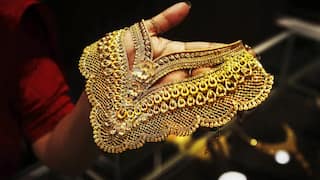 Gold prices: आनंदाची बातमी! सोन्याच्या दरात मोठी घसरण, प्रतितोळा भाव 5500 रुपयांनी घसरला, 10 ग्रॅम सोन्याचा आजचा भाव किती?