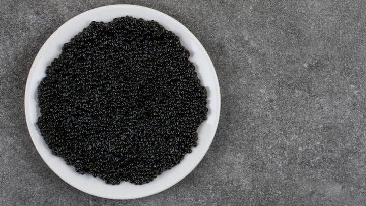 গর্ভবতী মহিলারা অথবা কোনও ব্যক্তি যদি কোনও বিশেষ ওষুধ খেয়ে থাকেন তাহলে চিকিৎসকের পরামর্শ ছাড়া কালো তিল এভাবে খাওয়া ঠিক নয়।