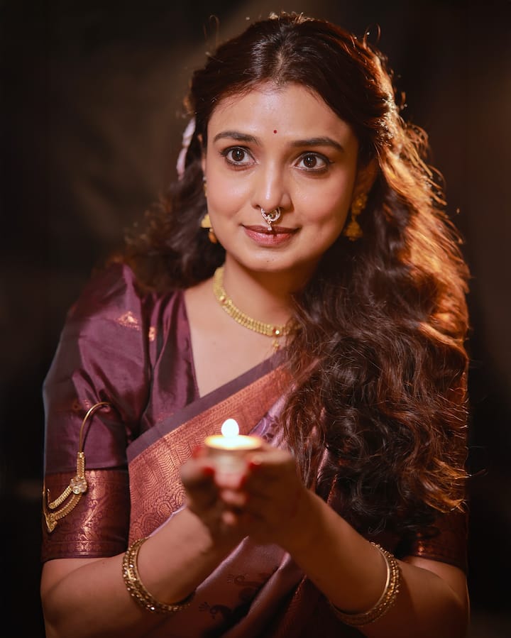 'खुलता कळी खुलेना', 'मन धागा धागा जोडते नवा' या सारख्या लोकप्रिय मराठी मालिकांमधून प्रेक्षकांच्या भेटीला आलेली अभिनेत्री म्हणजे मयुरी देशमुख.