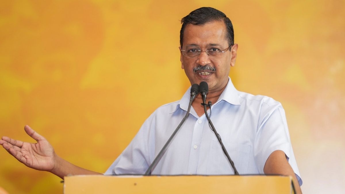 दिल्ली में 34 छात्रों को स्कूल से निकाले जाने पर भड़के अरविंद केजरीवाल, बोले- ‘AAP सरकार में…’